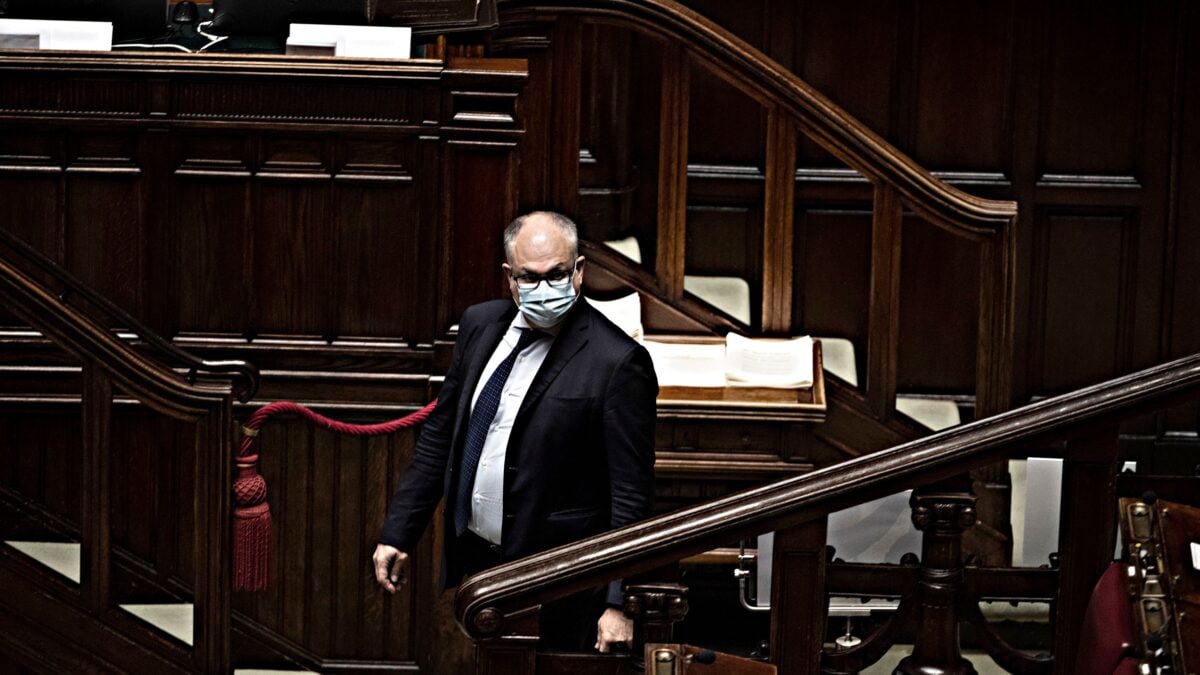 Il governo incassa un altro scostamento. Ma tiene 23 miliardi chiusi in un cassetto