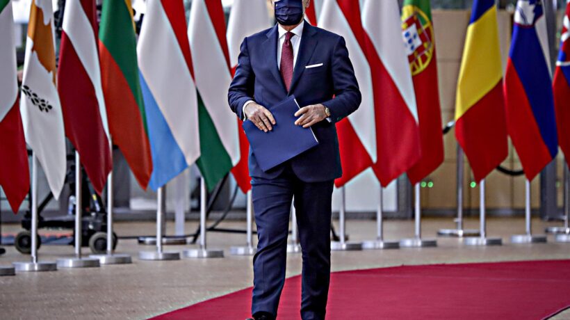 Conte accusa gli italiani sul virus e va a prendere ordini a Bruxelles