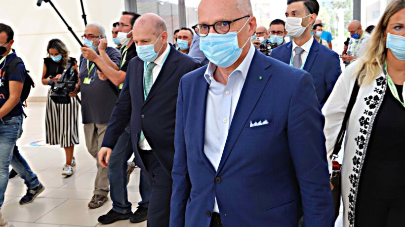 Tra i giacobini e il Terrore imposto siamo tornati indietro di due secoli