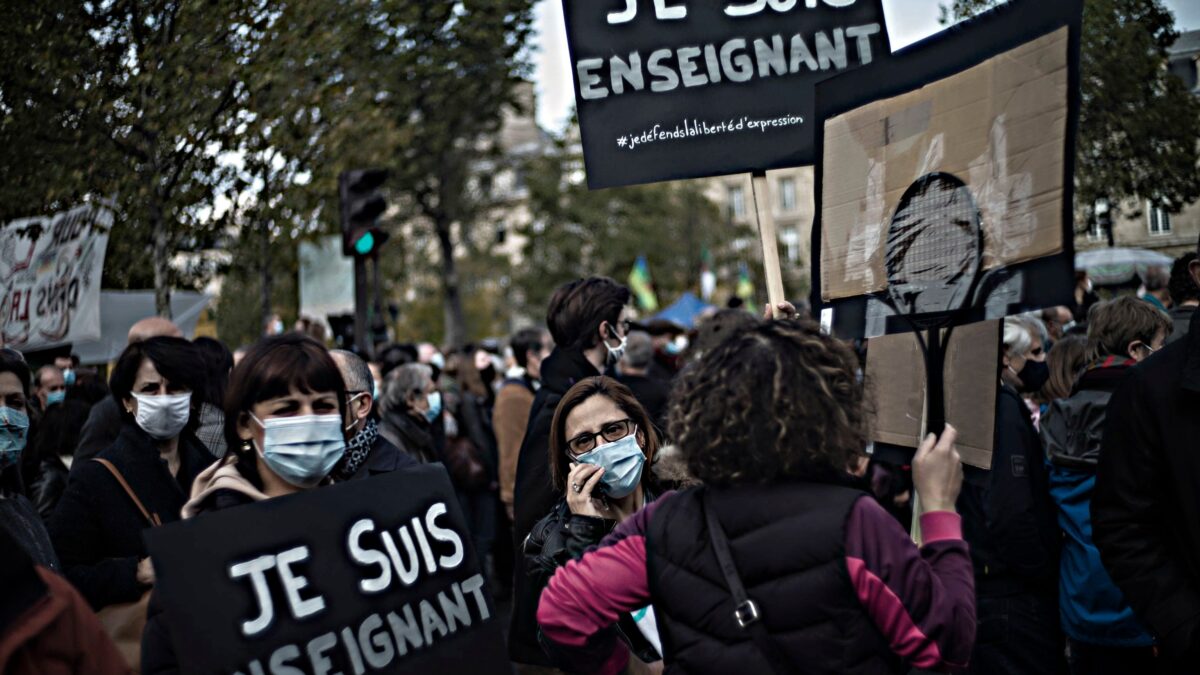 «Contro Samuel Paty c’era una fatwa». Parigi vuole cacciare 231 estremisti