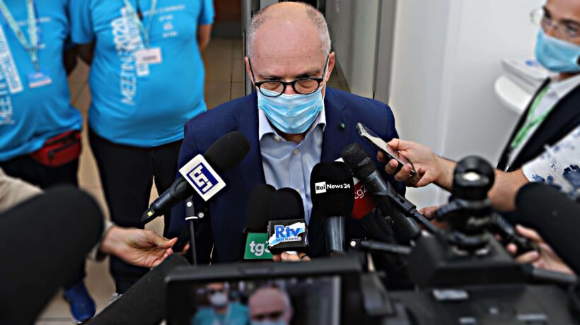 Perfino gli esperti più vicini a Conte lo sbugiardano sull’arrivo dei vaccini