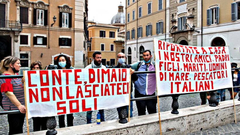I marinai in Libia appesi al cambio di regime