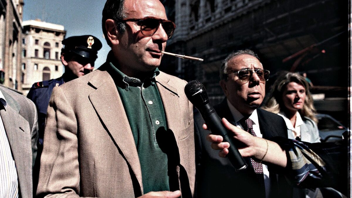 «La dama del cardinale mi chiedeva istruzioni per diventare una 007»