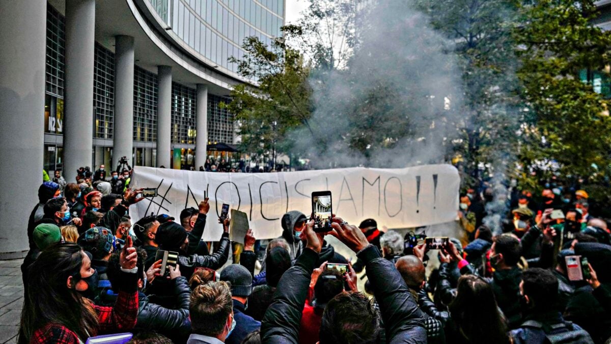 La protesta dilaga, il governo bara sui soldi