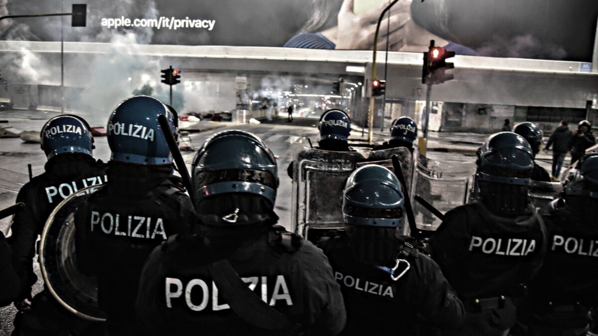 Ma quali ultrà e fascisti: i violenti sono stranieri e i soliti centri sociali