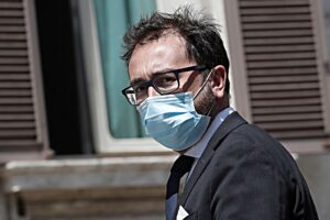Bonafede perde il pelo, non il vizio. È pronta un’altra svuotacarceri