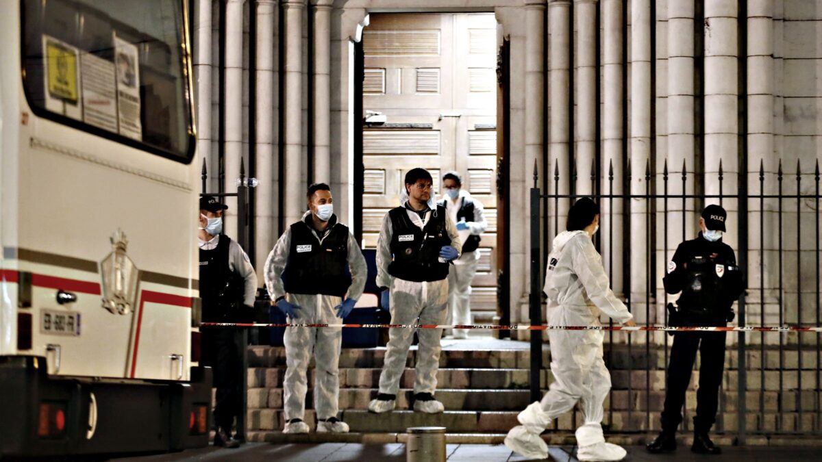 Assalto armato ai cristiani. Fedeli decapitati in chiesa e attacchi in mezza Francia