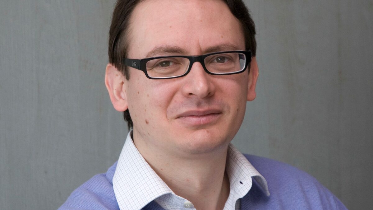 «Il vaccino non ci salverà (per ora). Guai a snobbare i dubbi degli italiani»