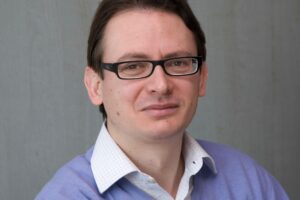 «Il vaccino non ci salverà (per ora). Guai a snobbare i dubbi degli italiani»