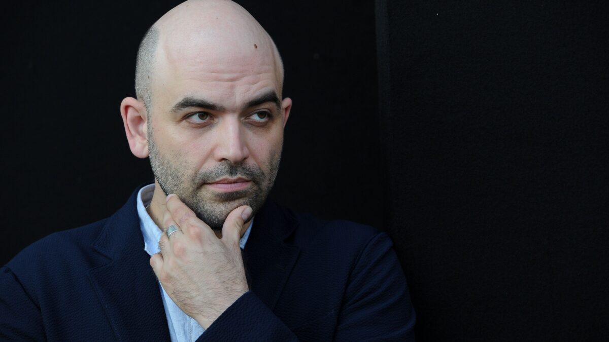 Saviano vuol tornare guru della sinistra e detta la nuova linea: «È l’ora di odiare»