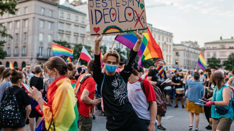 Polonia e Ungheria non si arrendono al diktat arcobaleno