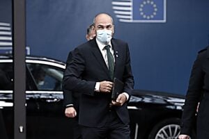 Bruxelles approva la legge di bilancio ma minaccia: devono tornare i tagli
