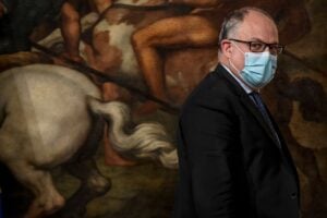 Mancano i soldi per i nuovi ristori ma Pd e M5s resuscitano il Mes