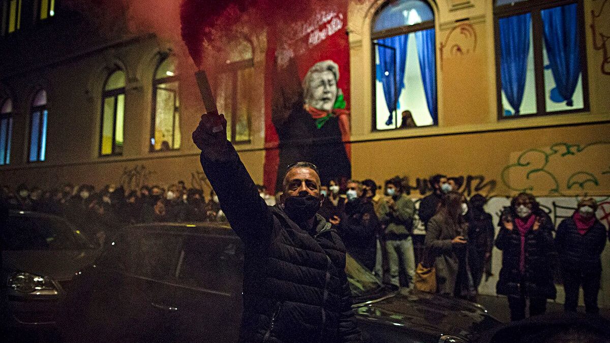 Se di destra l’occupazione è fascista. Se di sinistra la rivolta è resistenza