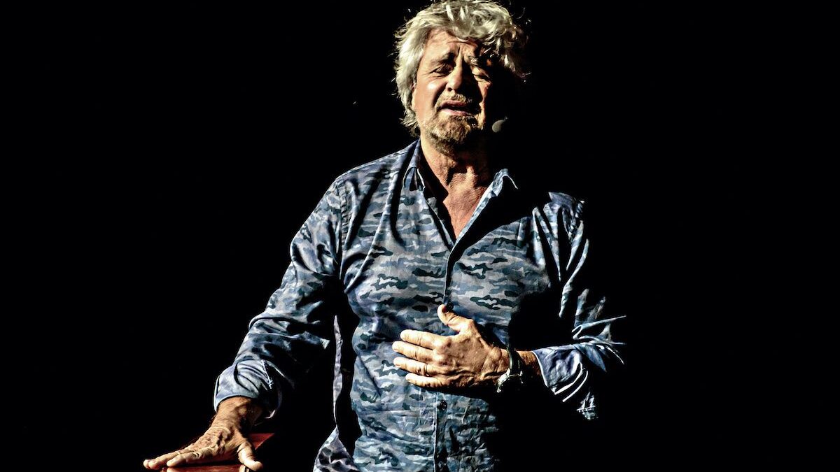Grillo rivuole la tv per nascondere i guai del figlio Ciro e le casse in rosso