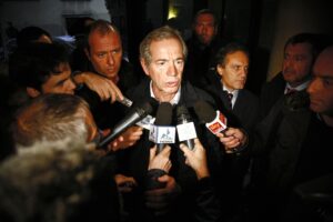 «Arcuri vive in un altro fuso orario»