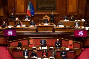Giuseppi accerchiato dai giallorossi ritorna in ginocchio dal Parlamento