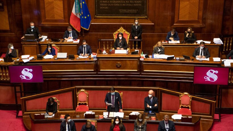 Giuseppi accerchiato dai giallorossi ritorna in ginocchio dal Parlamento