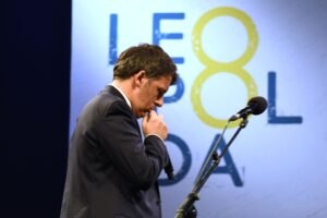 Anziché dare spiegazioni, il Bullo ci minaccia