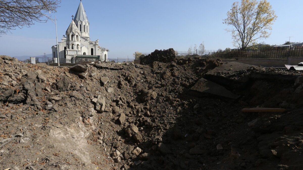 Gli azeri avanzano nel Nagorno Karabakh. A rischio le chiese cristiane