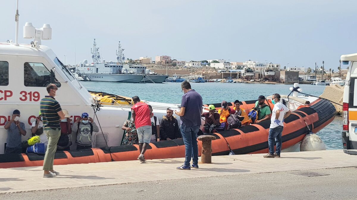 I giornali pro sbarchi: «Italiani indifferenti»