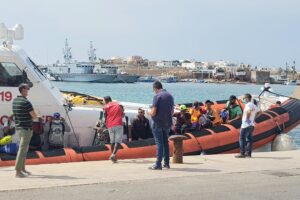 I giornali pro sbarchi: «Italiani indifferenti»