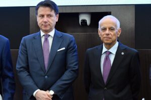 Servizi: Pd e 5 stelle dimezzano il blitz di Conte