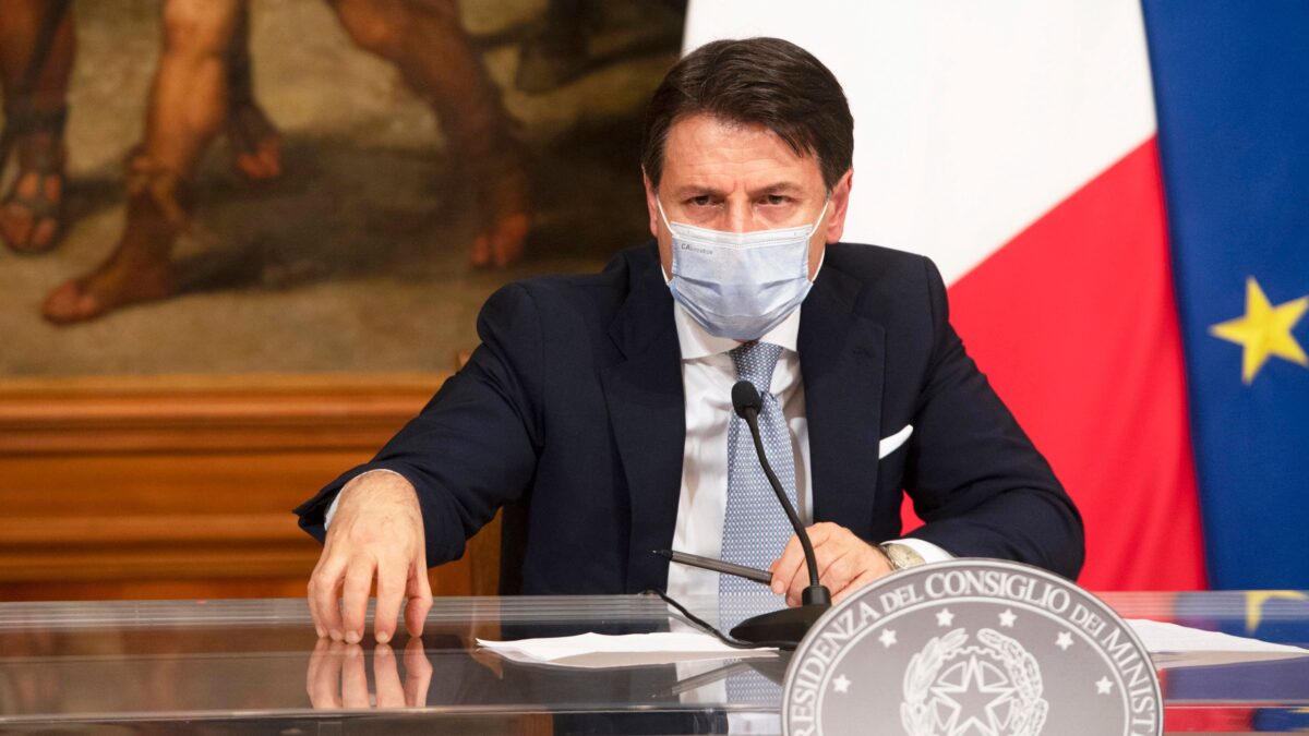 Conte nasconde i numeri delle zone rosse e gialle e gioca alle tre tavolette con i soldi del «Ristori»