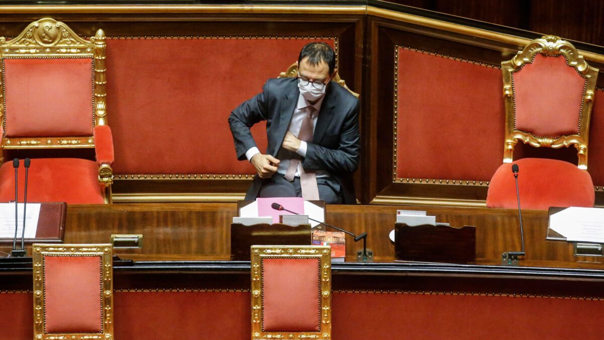 Cala il silenzio sull’incontro segreto tra Patuanelli e l’indagato Castellucci