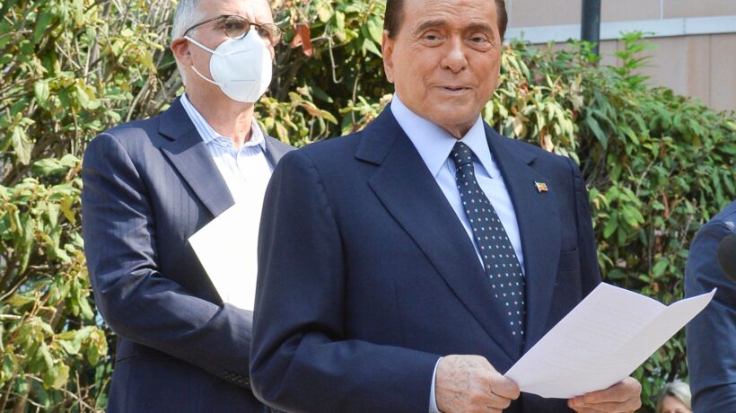 In sella al Mes il Cavaliere nero per Pd e M5s si colora di rosso