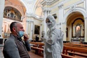 Morselli: «Le chiese non sono discoteche A Natale dirò la messa alle 24»
