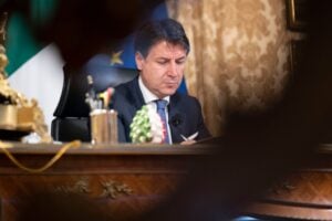 Un’altra task force per tenersi il potere