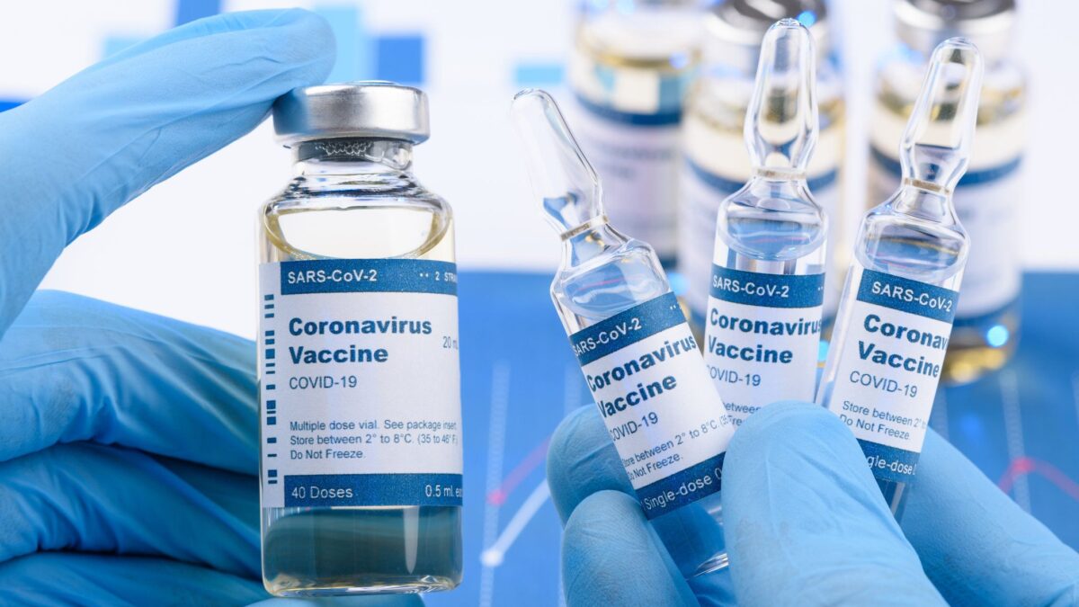 Troppi annunci, pochi dati Sulla sicurezza dei vaccini è guerra tra scienziati vip