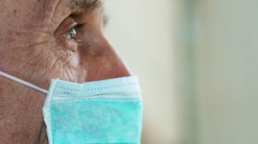 Non sanno più cosa combinare e se la prendono con gli anziani