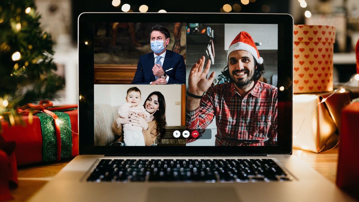 Giuseppi si accanisce sul Natale. Adesso vuole vietare anche i baci