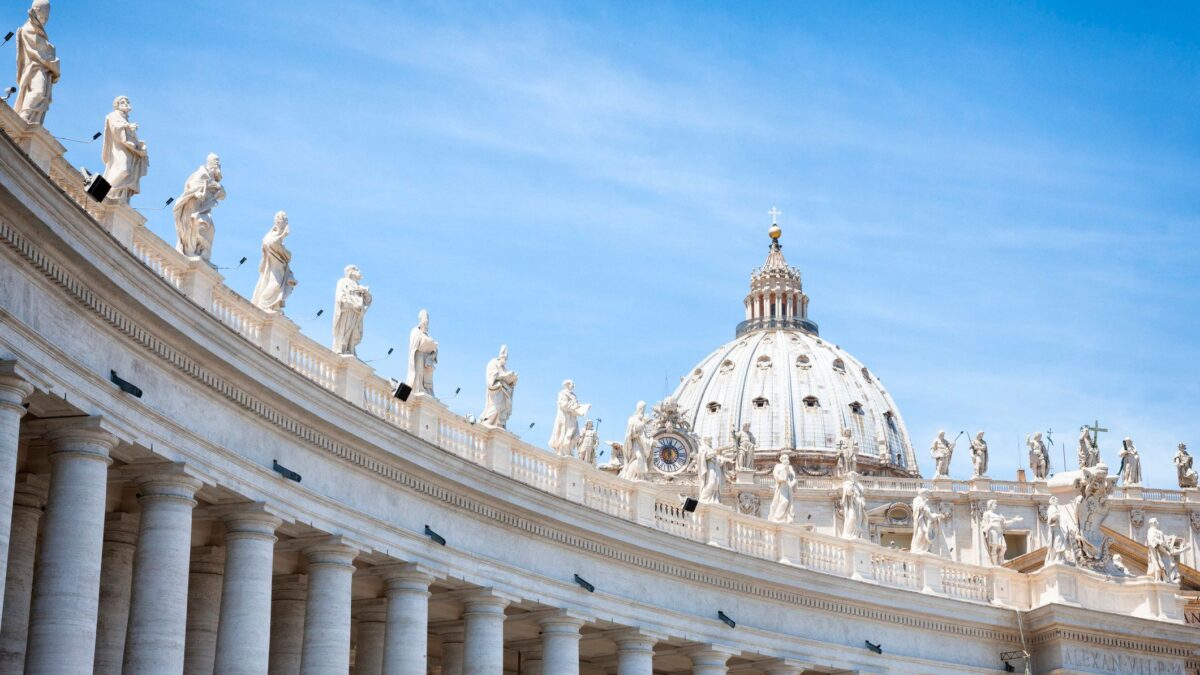 Il Vaticano: sulle unioni gay non cambia nulla