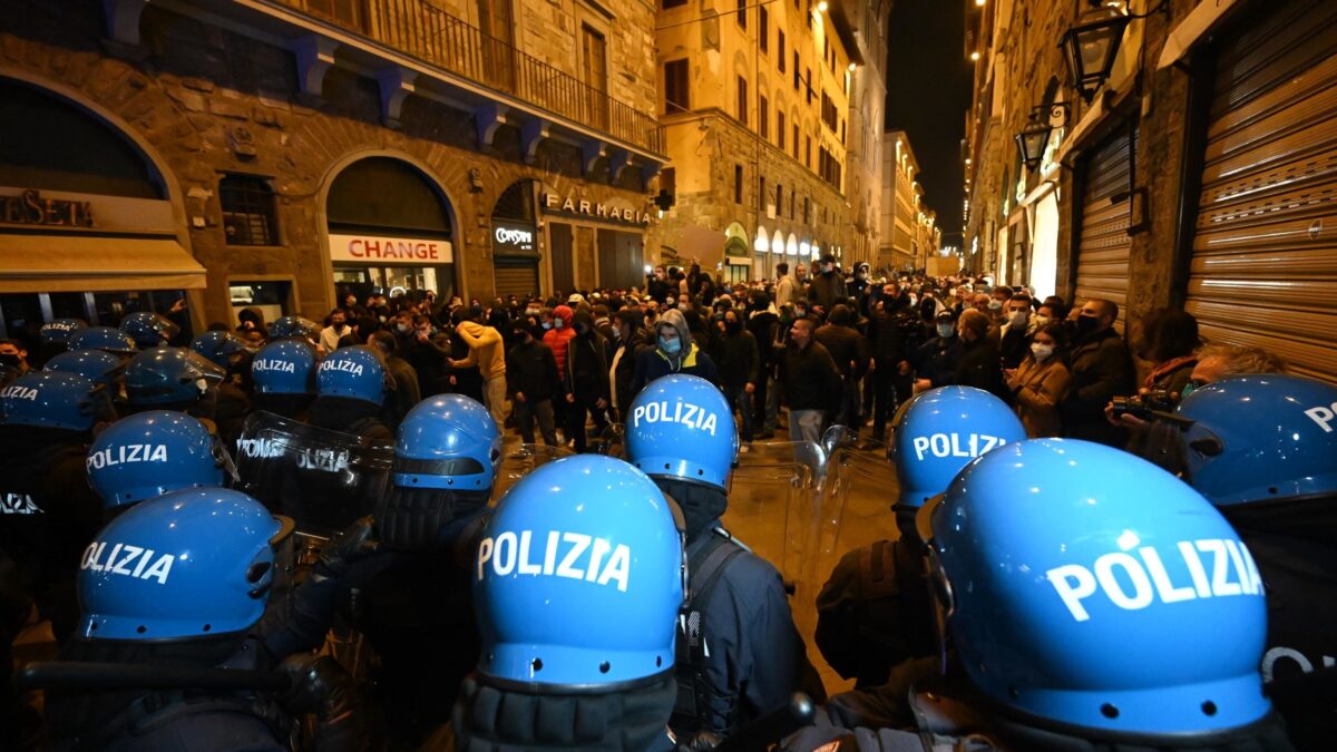 Prima li trascurano, ora li schierano. Così è nato il fondo per pagare gli agenti