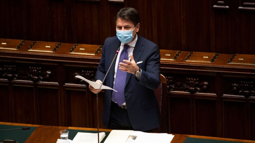 Conte fermo al semaforo, il governo è in pieno caos