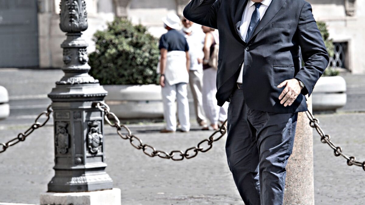 L’ex pm Emiliano capeggia la rivolta per imporre la didattica a distanza