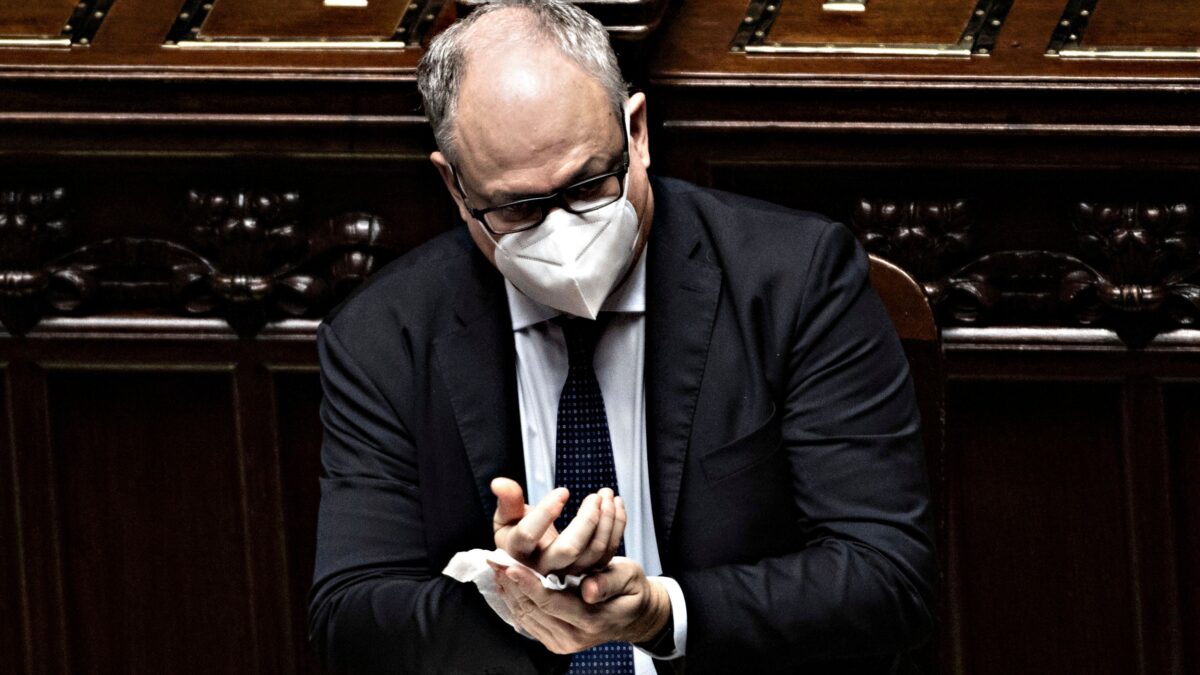 La guerra Gualtieri-Renzi congela il giro di poltrone delle società non quotate
