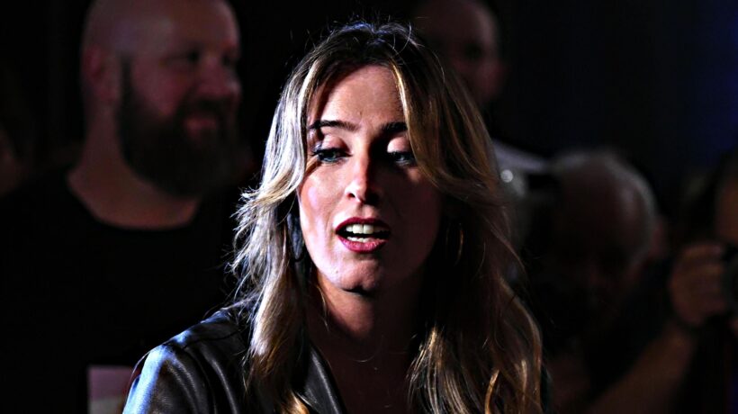 «Renzi dice che la Boschi è una donna, quindi è tr…»