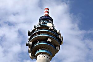 Mediaset, Gualtieri tratta con Parigi e il Carroccio cerca la tregua con Fi