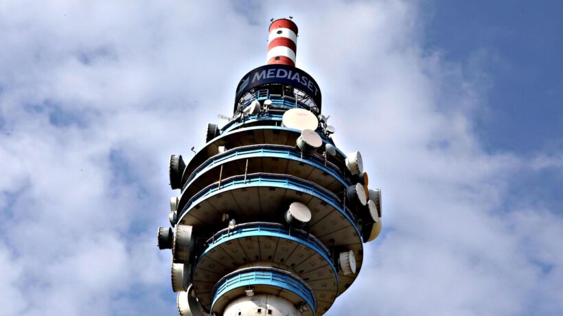 Mediaset, Gualtieri tratta con Parigi e il Carroccio cerca la tregua con Fi