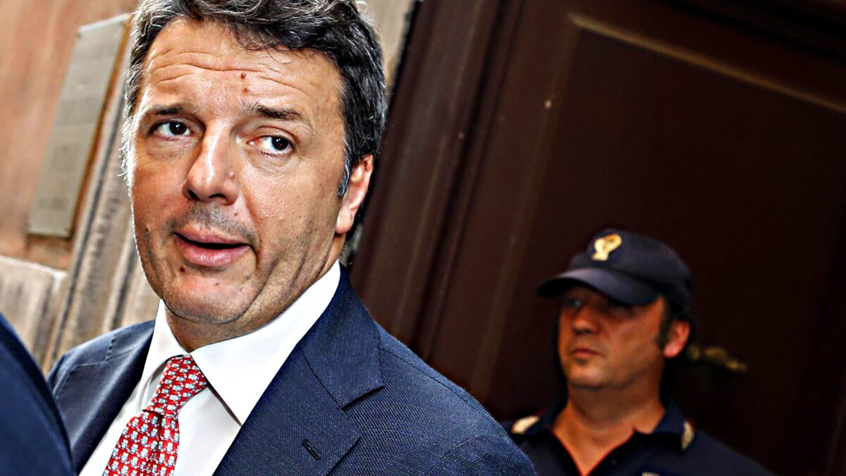 Renzi fugge dai pm e lancia una colletta