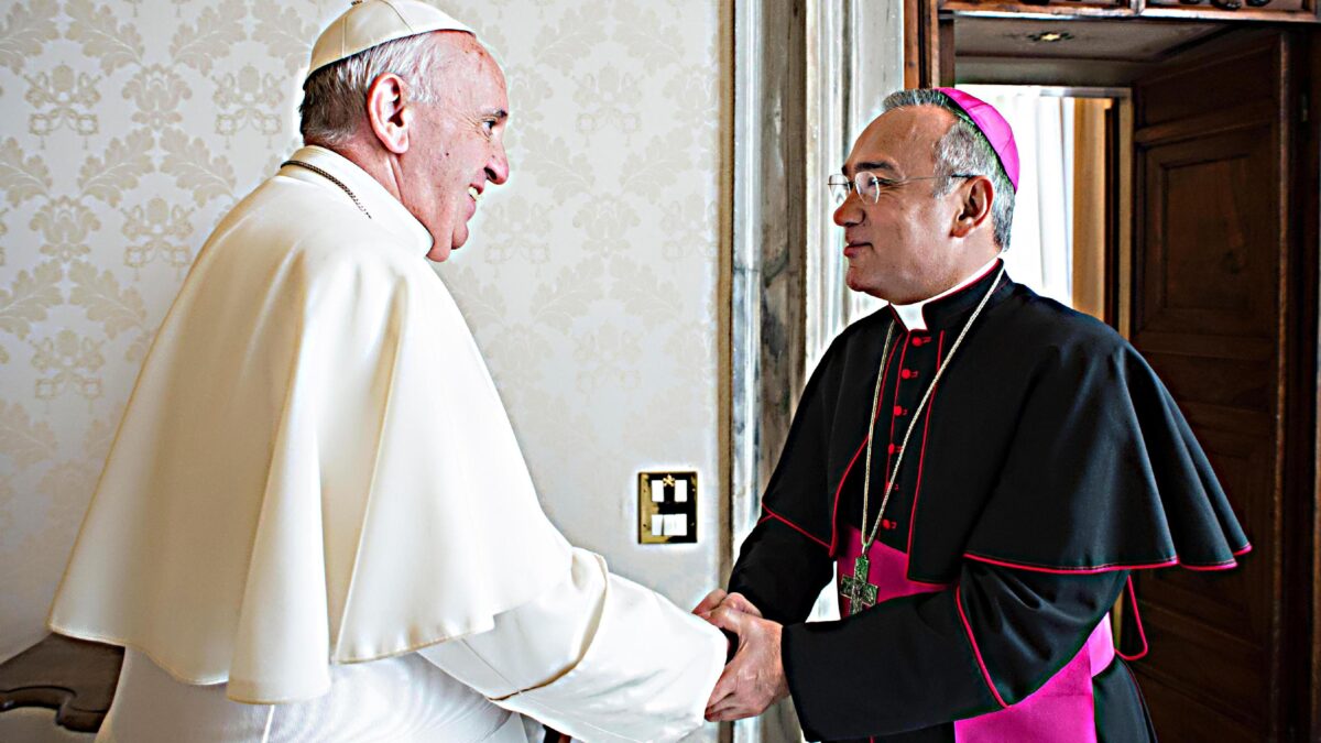 Gli insabbiatori del caso McCarrick vogliono una Chiesa che sdogani i gay