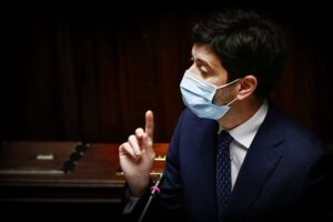 Speranza racconta un’altra balla sui vaccini