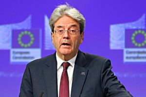 Le mezze verità di Conte sui servizi. «La fondazione? Idea di Gentiloni»