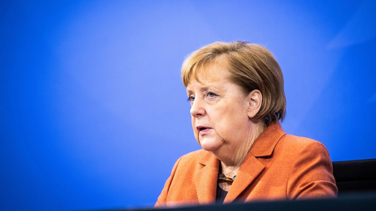 Merkel chiude senza prese in giro