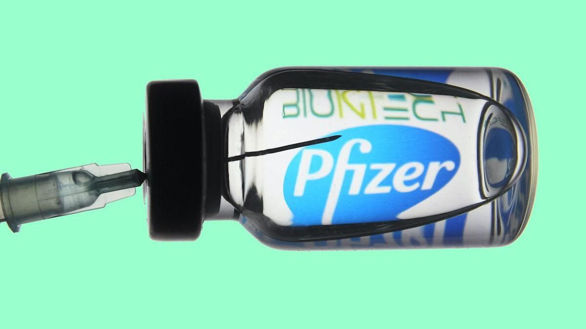 Anche l’Aifa dà l’ok al vaccino Pfizer ma su dosi e medici siamo all’anno zero