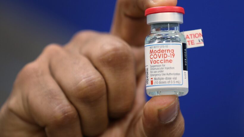 Tegola su Moderna. Prima grave reazione anche al suo farmaco